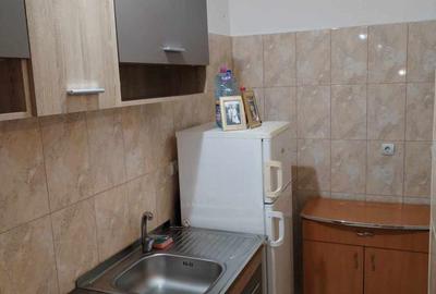 Inchiriez locuin?a formata din 2 camere situata la parterul unui bloc. - 2