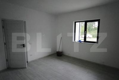 Casă cu 4 camere cu Teren 330 Mp în Central - 1