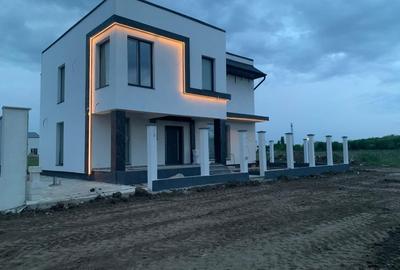 Casă individuală cu 4 camere cu Canalizare în Tunari - 1