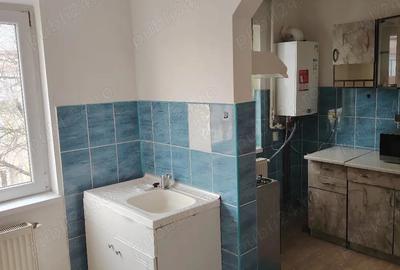 Apartament cu 3 camere semidecomandat în Central - 5