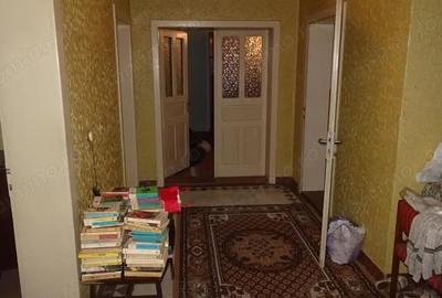 Apartament cu 4 camere în Central - 1