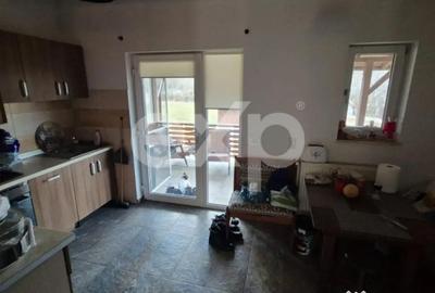 Casă cu 4 camere cu Teren 553 Mp în Hințești - 1