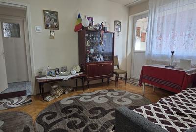 Apartament cu 3 camere semidecomandat în Aleea Trandafirilor - 2