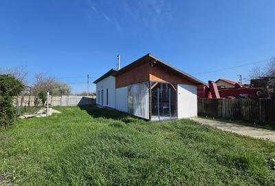 Casă cu 2 camere cu Teren 2000 Mp în Tețcoiu - 1