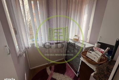 Apartament cu 4 camere decomandat în 1 Mai - 2