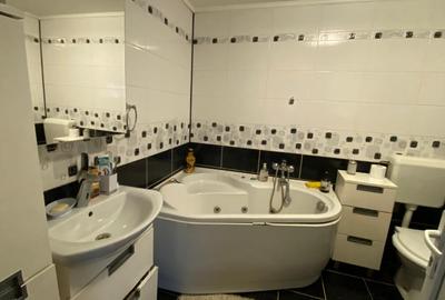 Casă individuală cu 8 camere cu Canalizare în Giulești - 18