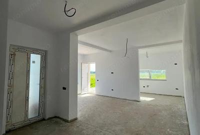 Casă cu 3 camere cu Teren 272 Mp în Bucovăț (Remetea Mare) - 4