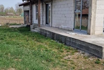 Casă individuală cu 3 camere cu Canalizare în Oarda - 1