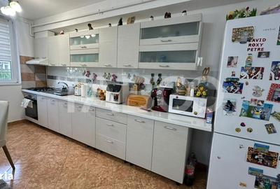 Apartament cu 3 camere decomandat în Roșia - 12