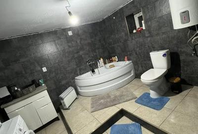 Casă cu 3 camere cu Teren 761 Mp în Central - 2