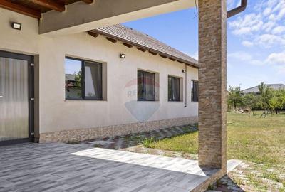 Casă cu 7 camere cu Teren 1363 Mp în Sânnicolau Mic