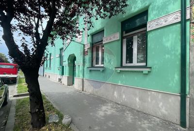 Casa / Spatiu comercial cu 6 camere de inchiriat in zo...