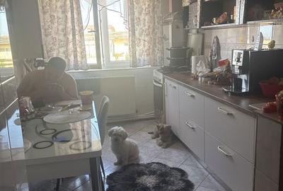 Apartament cu 4 camere decomandat în Confecții - 4
