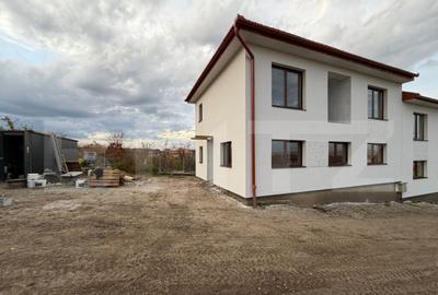 Casa cu 4 camere, curte amenajata - Sura Mica - 16