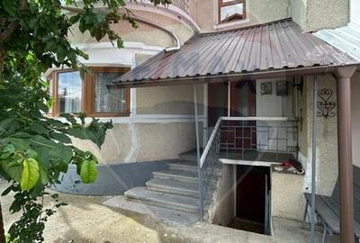 Casă individuală cu 10 camere cu Teren 154 Mp în Central - 2