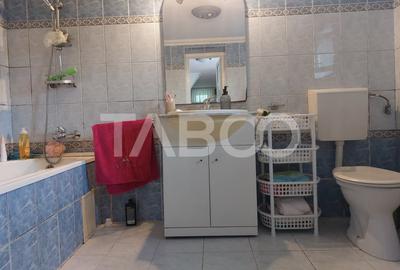 Casa de vanzare 6 camere 260 mp gradina zona foarte linistita Cisnadie - 9