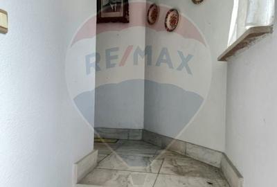 Casă cu 5 camere cu Teren 809 Mp în Central - 18