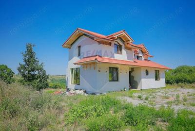 De vanzare Casa cu 6 camere la ro?u, Oradea, Str. Gheorghe Doja