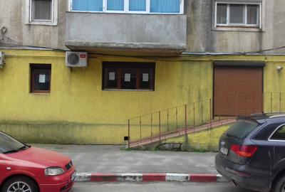 Spațiu comercial, de 50 mp, în Central - 3