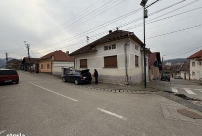 Casă cu 4 camere în Central - 1