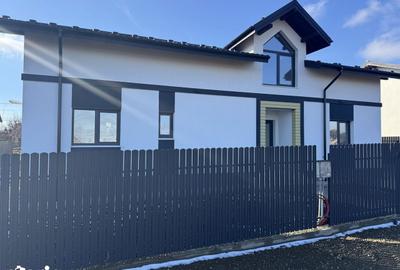 Casă cu 4 camere cu Teren 370 Mp în Miroslava