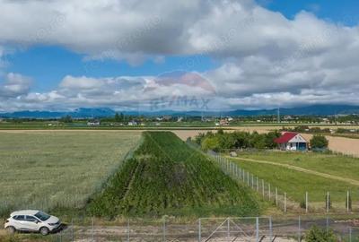 Teren de 2200 mp, în Central