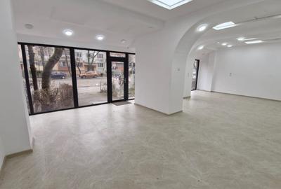 Spațiu comercial, de 100 mp, în Central - 4