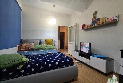 Garsoniera decomandata cu centrala proprie complet mobilata si utilata langa Ler Garsoniera decomandata cu centrala proprie complet mobilata si utilata langa Ler - 2