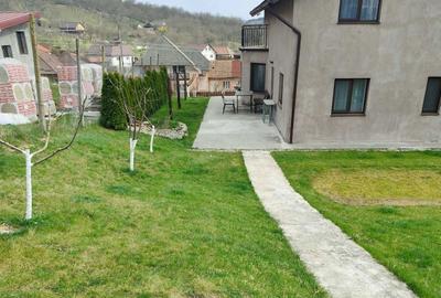 Casă cu 4 camere în Central - 2