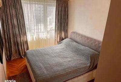 Apartament cu 3 camere semidecomandat în Obor