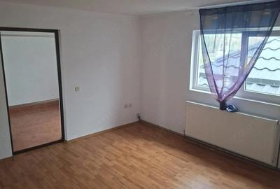 Casă cu 5 camere cu Teren 219 Mp în Trivale