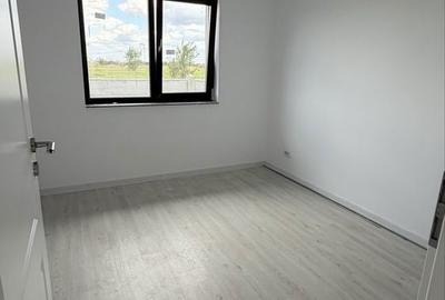 Casă cu 4 camere în Olteni - 1