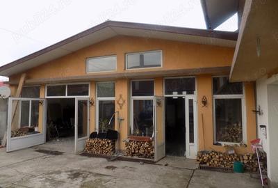 Spațiu comercial, de 500 mp, în Central - 4