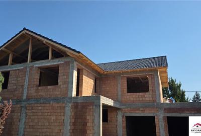 Casă cu 4 camere cu Teren 500 Mp în Sângeorgiu de Mureș