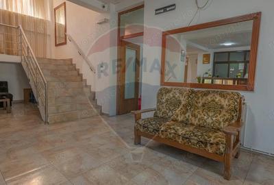 Casă cu 16 camere cu Teren 3700 Mp în Central - 3