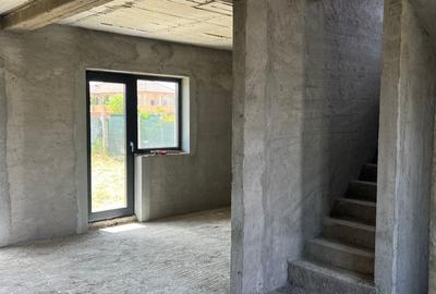 Casă cu 4 camere cu Teren 400 Mp în Agigea