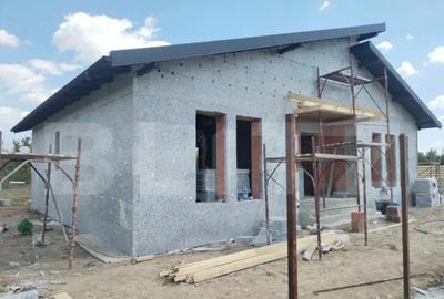 Casă cu 4 camere cu Teren 565 Mp în Priseaca - 2