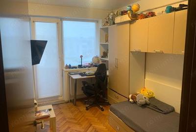 Apartament cu 3 camere decomandat în Piața Centrală - 5