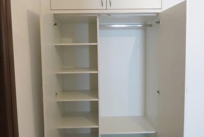 Apartament cu 4 camere semidecomandat în Berceni