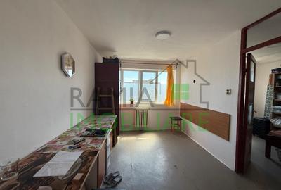 Apartament cu 2 camere semidecomandat, mobilat în Tractorul - 2