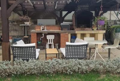 Casă cu Teren 800 Mp în Malu