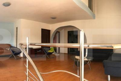 Casă cu 7 camere cu Teren 537 Mp în Micro 3