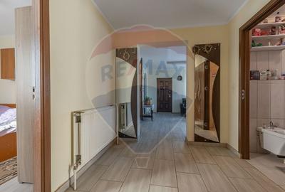 Casa / Vila cu 6 camere de vanzare in zona Sagului - 2