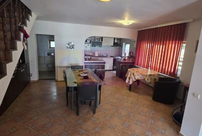 Duplex cu 4 camere cu Canalizare în Central - 9