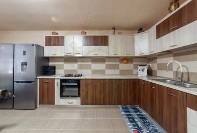 Casă cu 5 camere cu Teren 1044 Mp în Căteasca - 2