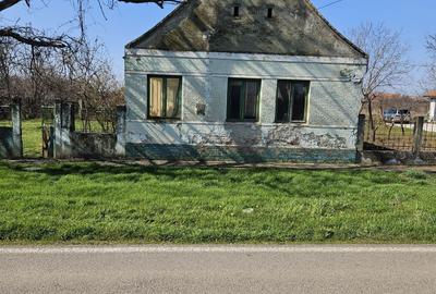 Casă cu 3 camere în Comloșu Mare