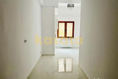 Apartament cu 3 camere semidecomandat în Universitate