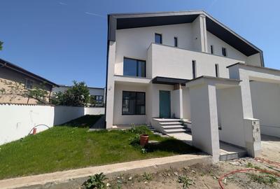 Casă individuală cu 5 camere cu Canalizare în Voluntari