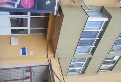 Apartament cu 3 camere decomandat în UTA - 1