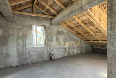 Casă cu 4 camere cu Canalizare în Central